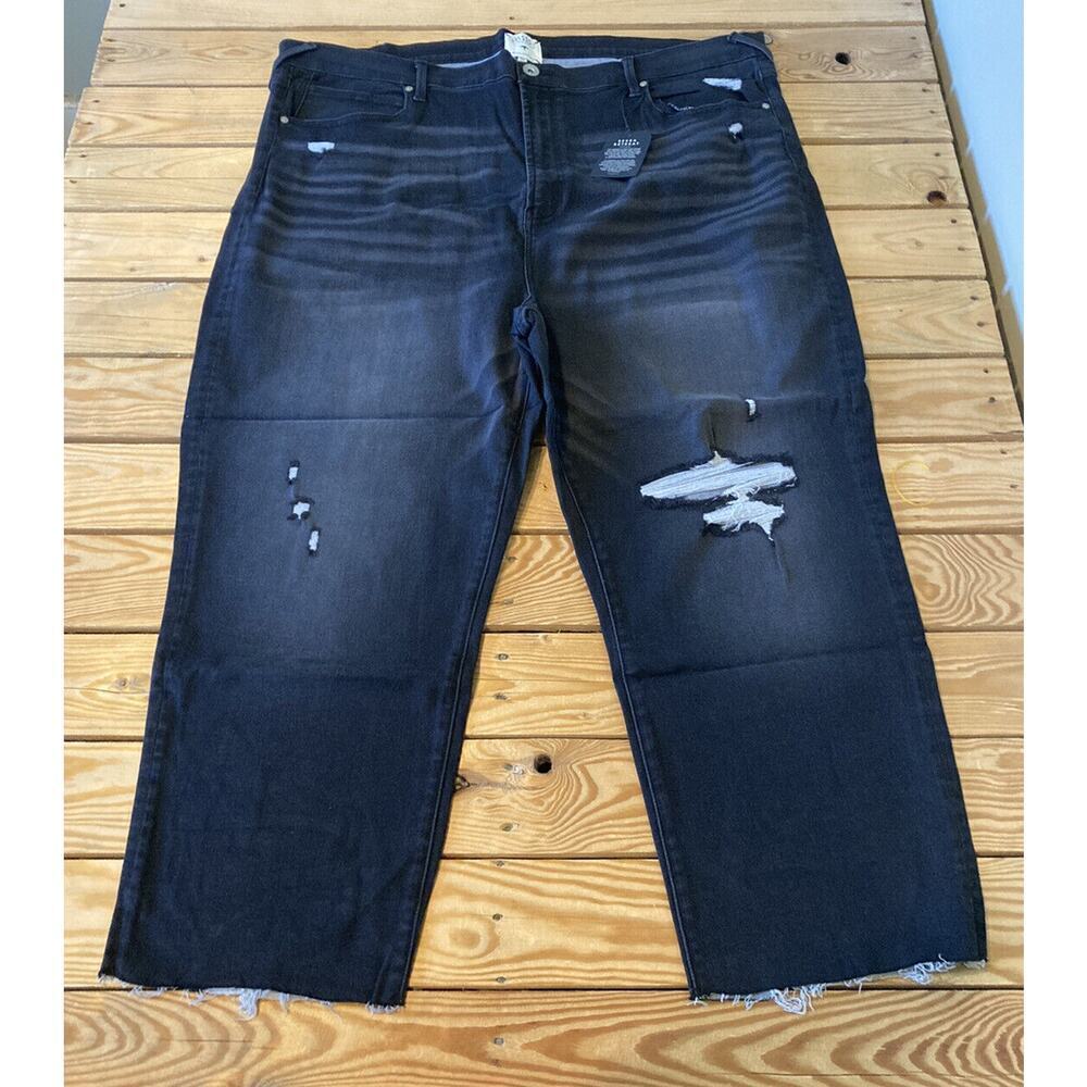 NWT Serra Retreat Distressed Fray Hem Crop Jeans Size 26W Women’s Black